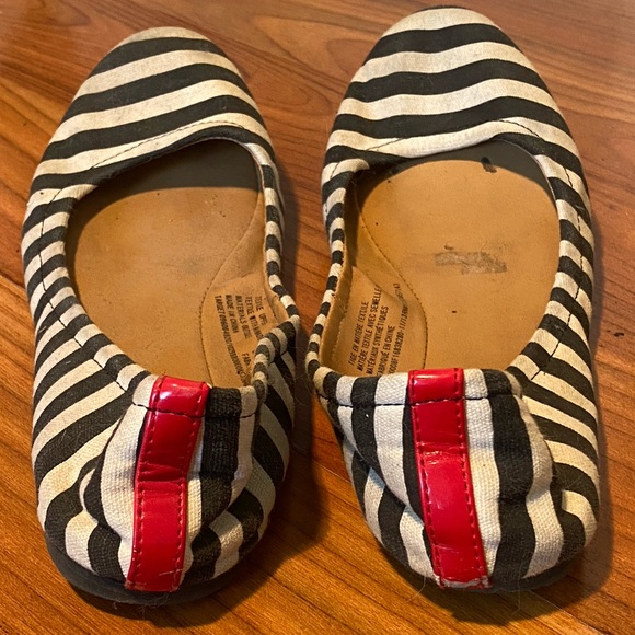 👻Black & White Striped Flats - Picture 3 of 8
